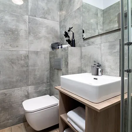 Absolwent Guest house 3*